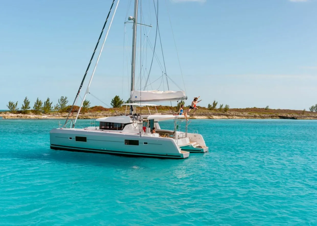 Kami Lagoon 42: Spacious, Cool & Cozy Catamaran - Fotoğraf 3