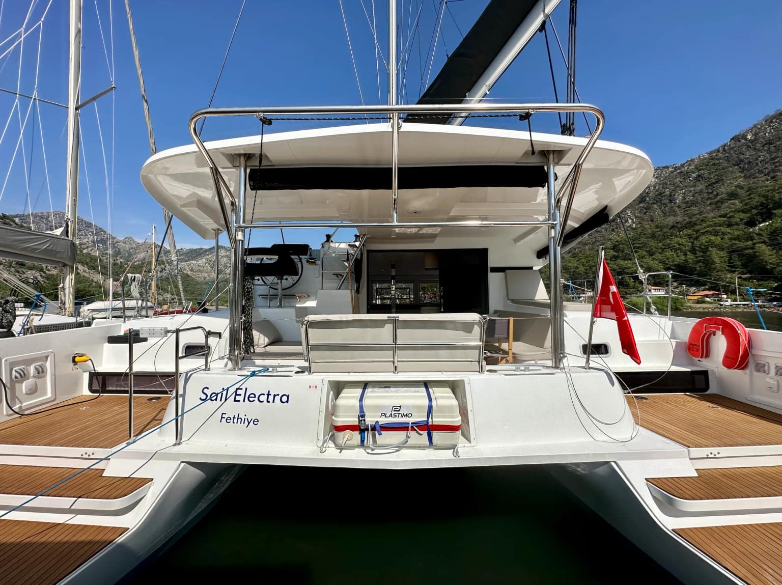 Lagoon 42