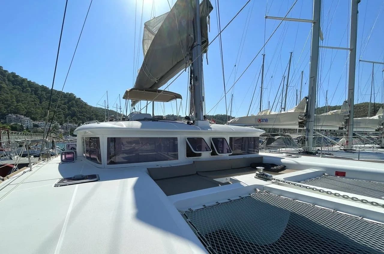 Altair Lagoon 450F: Spacious, Modern Catamaran - Fotoğraf 3