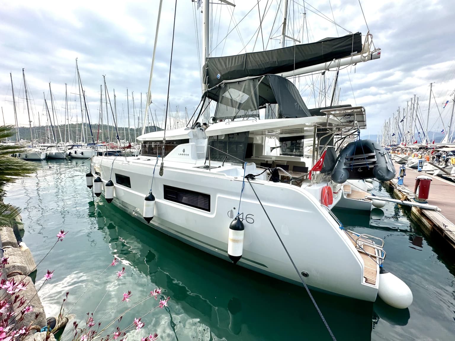 Sail Pegasus: Stylish Lagoon 46 Catamaran - Fotoğraf 4