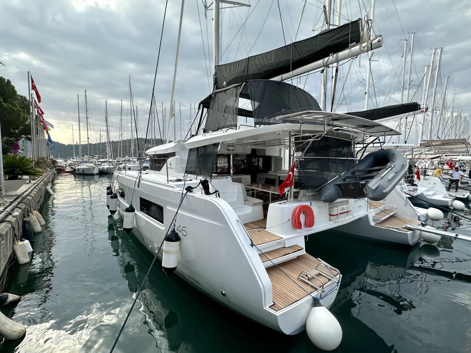Sail Pegasus: Stylish Lagoon 46 Catamaran - Fotoğraf 3