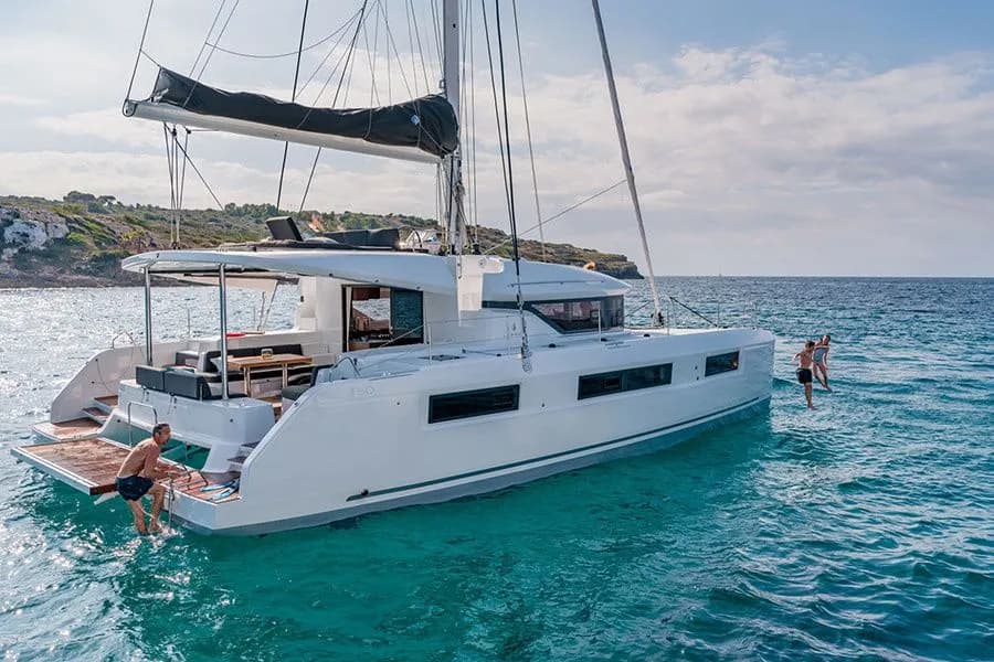 Swice Lagoon 50: Spacious Catamaran with Flybridge & AC - Fotoğraf 3