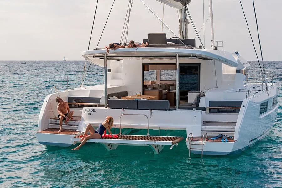 Swice Lagoon 50: Spacious Catamaran with Flybridge & AC - Fotoğraf 1