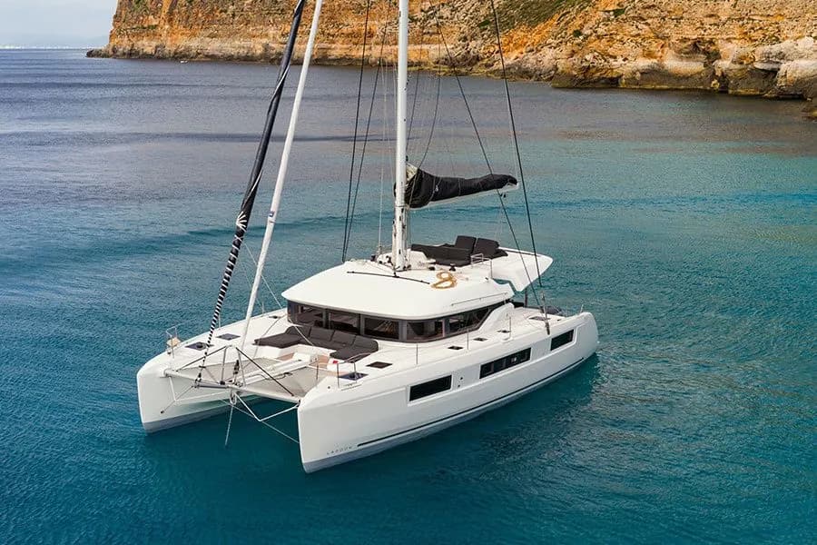 Swice Lagoon 50: Spacious Catamaran with Flybridge & AC - Fotoğraf 4