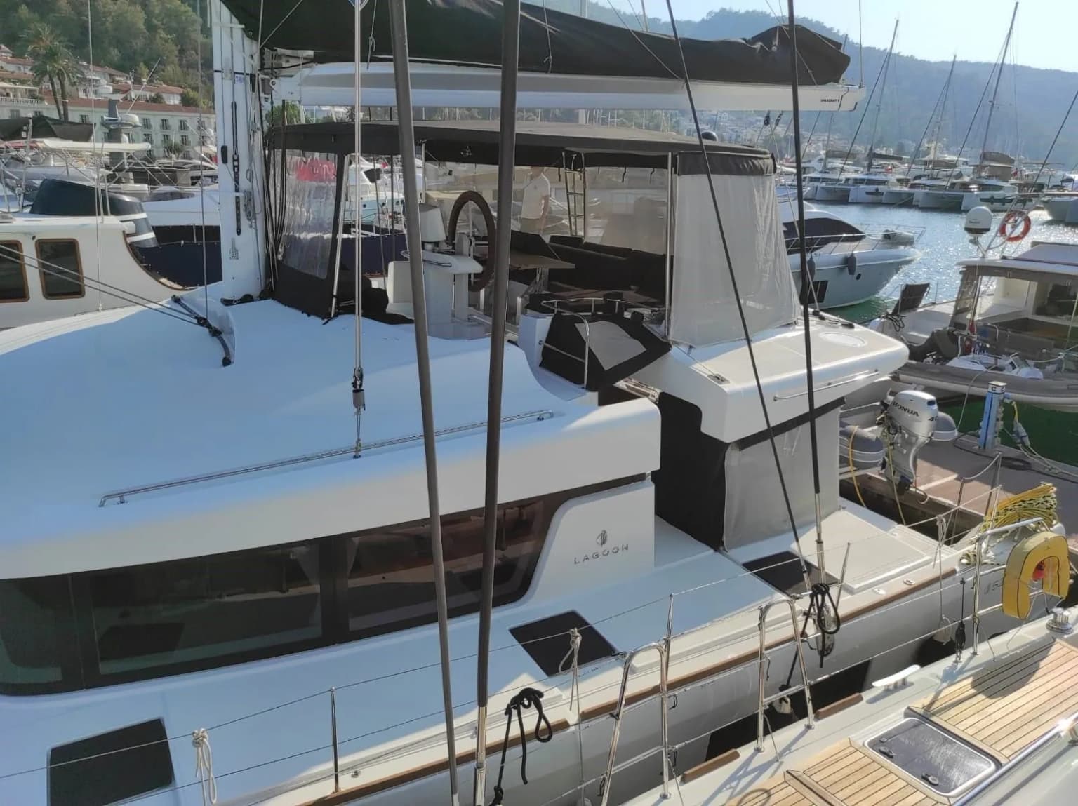Daphne Lagoon 52F: Luxe Catamaran Escape - Fotoğraf 4