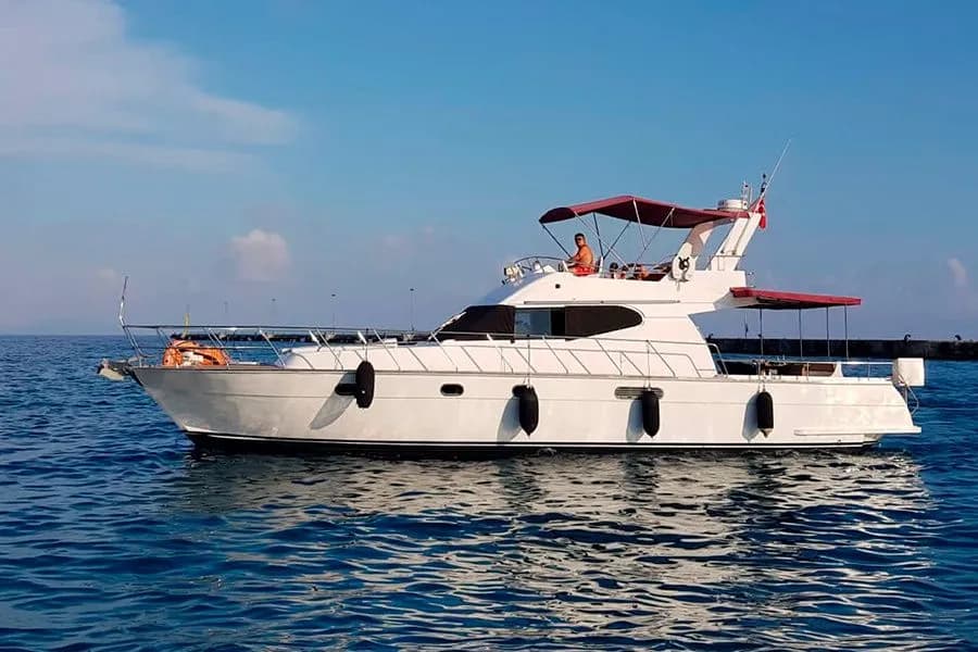 Gorgona: Stylish 17m Motor Yacht with Paddle Fun - Fotoğraf 2