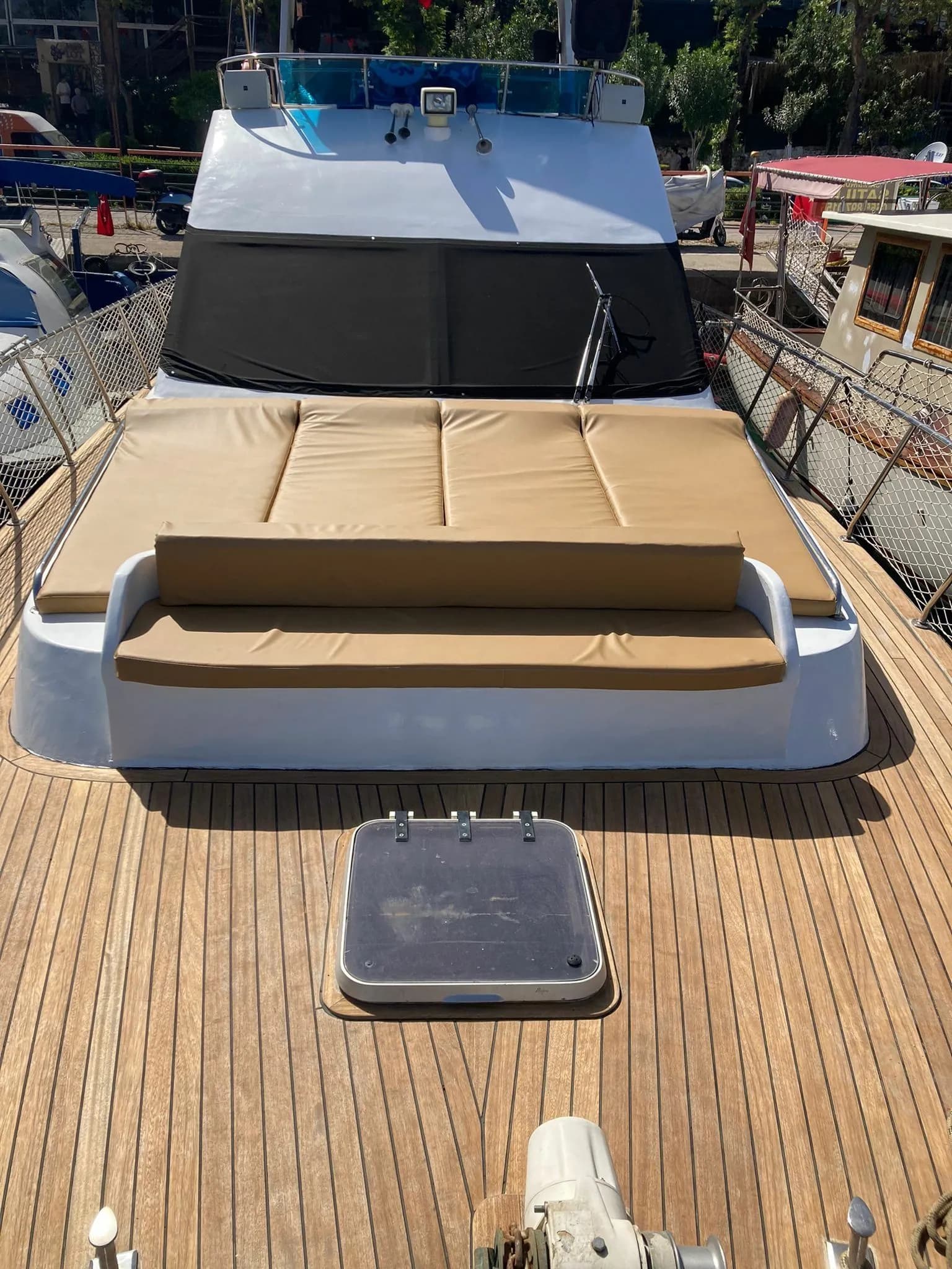 Gorgona: Stylish 17m Motor Yacht with Paddle Fun - Fotoğraf 5