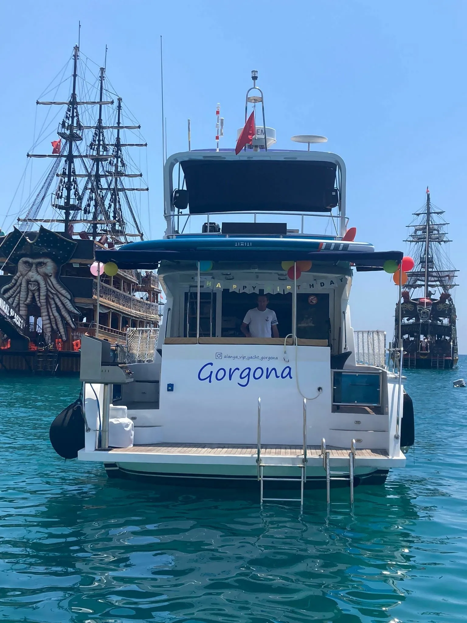 Gorgona: Stylish 17m Motor Yacht with Paddle Fun - Fotoğraf 4