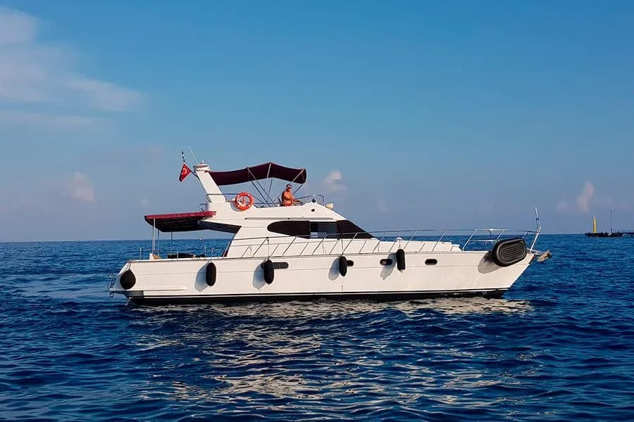 Gorgona: Stylish 17m Motor Yacht with Paddle Fun - Fotoğraf 3