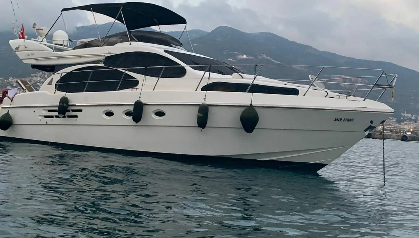 Mir Firat: Stylish 16m Motor Yacht with Flybridge & Chef - Fotoğraf 5