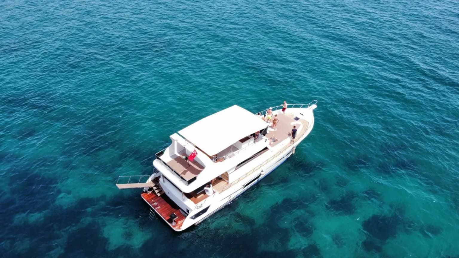 Queen VIP: Stylish 20m Yacht with Flybridge & Paddleboard - Fotoğraf 2