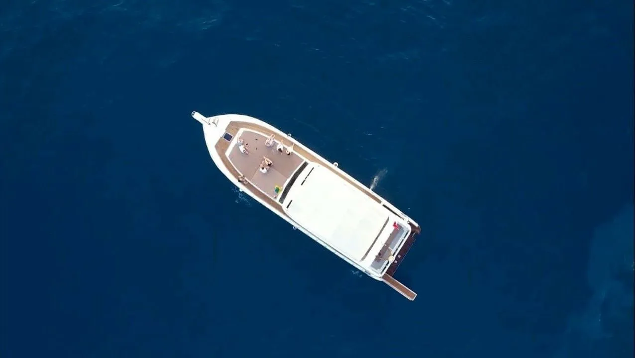 Queen VIP: Stylish 20m Yacht with Flybridge & Paddleboard - Fotoğraf 3