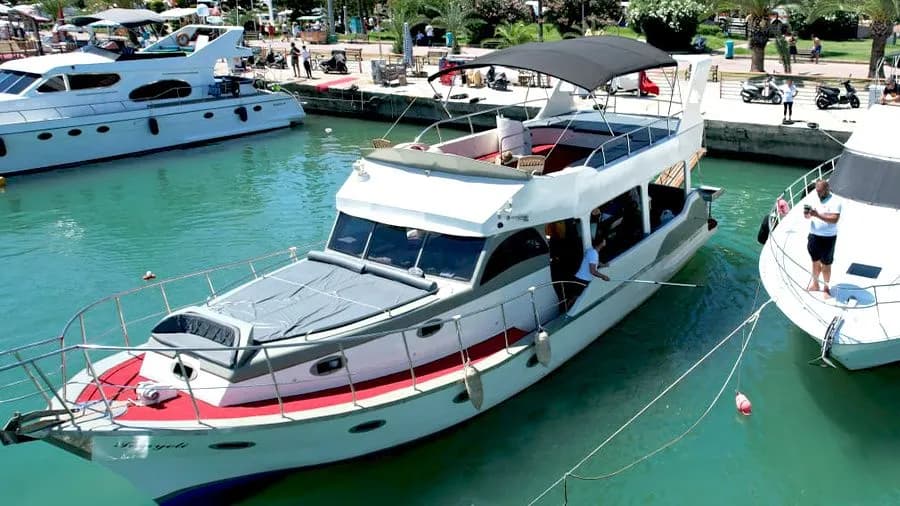 Tanyeli: 2024 Refreshed Motor-Yacht with Flybridge & Waterski - Fotoğraf 4