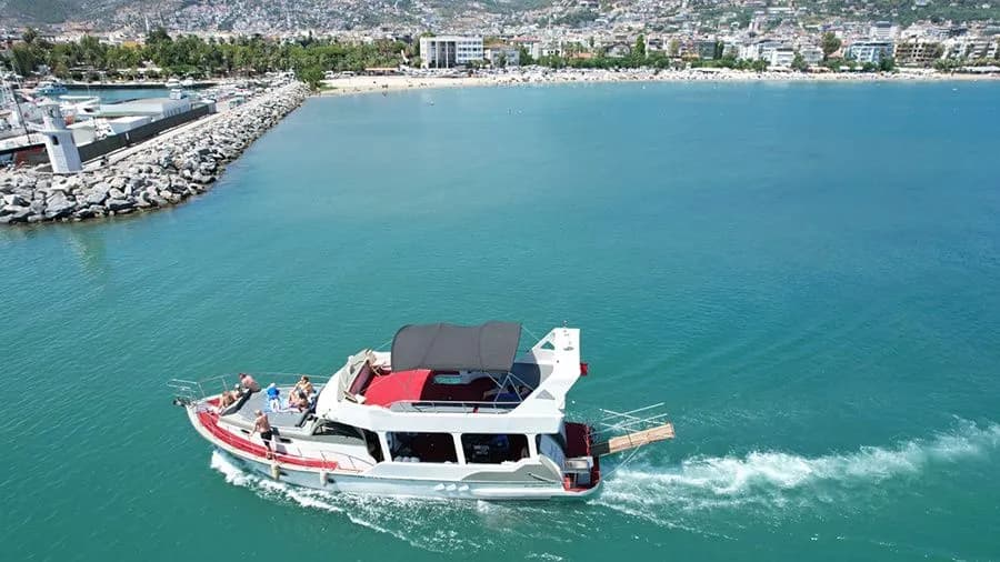 Tanyeli: 2024 Refreshed Motor-Yacht with Flybridge & Waterski - Fotoğraf 5