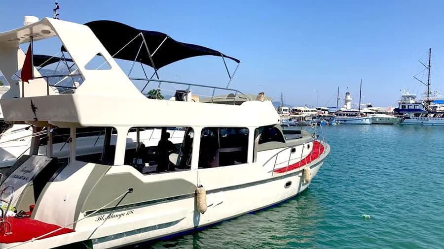 Tanyeli: 2024 Refreshed Motor-Yacht with Flybridge & Waterski - Fotoğraf 3