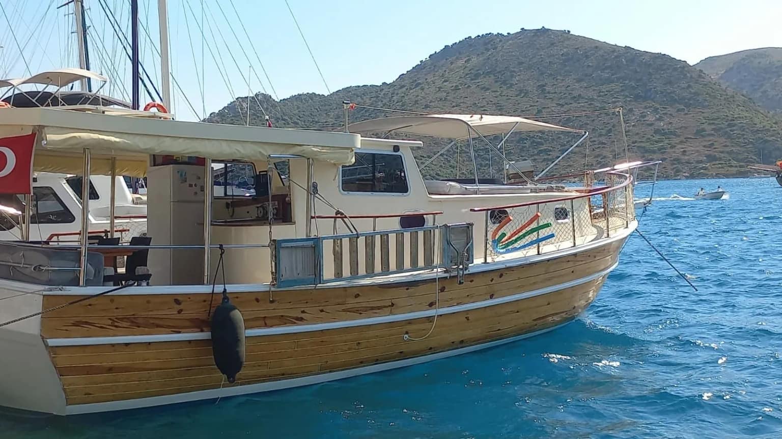 Lady Eliz: Luxuriöse Motor-Yacht mit Komfort & Service