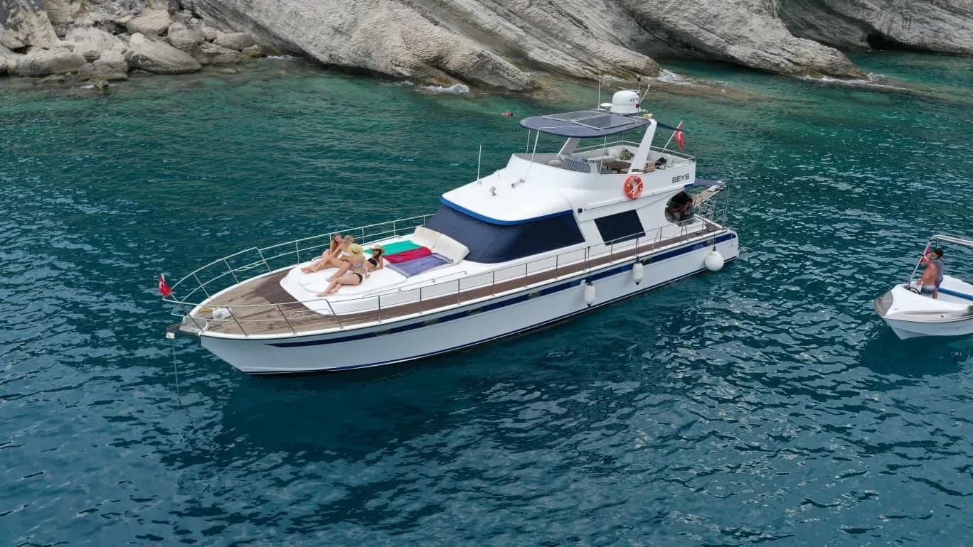 Rent a 18m Motor Yacht in Kemer