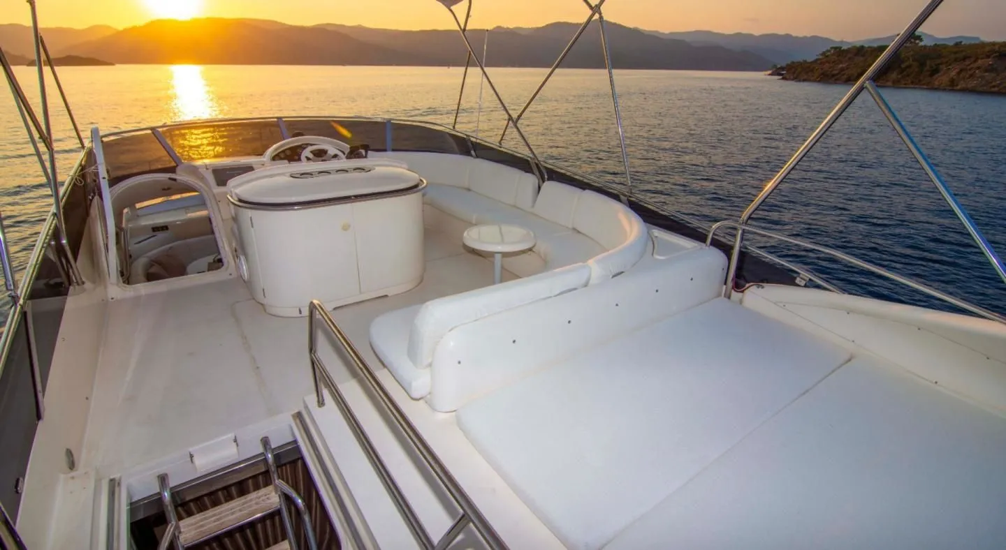 NateWhite 56: Konforlu Flybridge ve Klima Keyfi - Fotoğraf 5