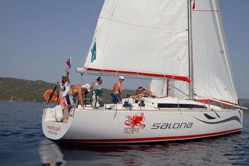Foxy Fox: Stylish 3-Cabin Sailing Escape - Fotoğraf 1
