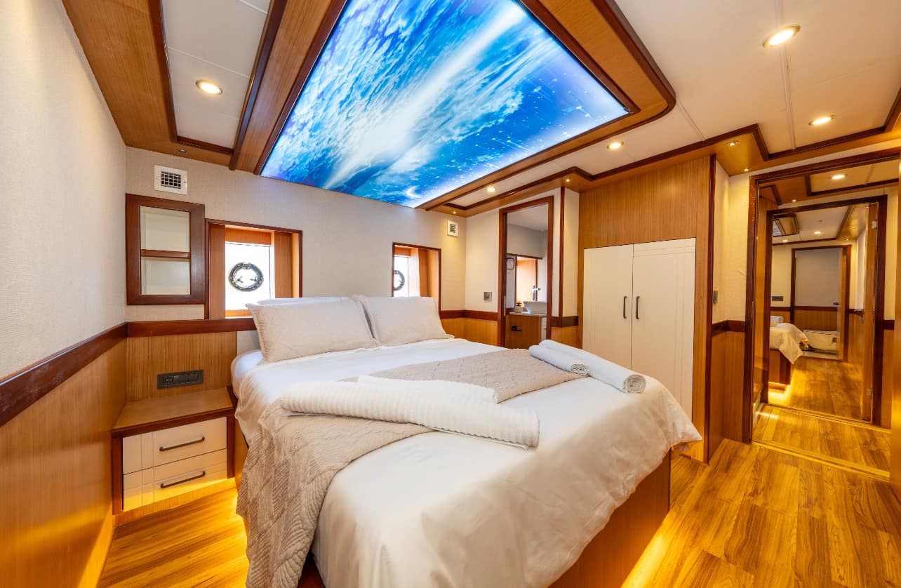 Privacy on a Boat: Cabin Layout and Group Holiday Tips
