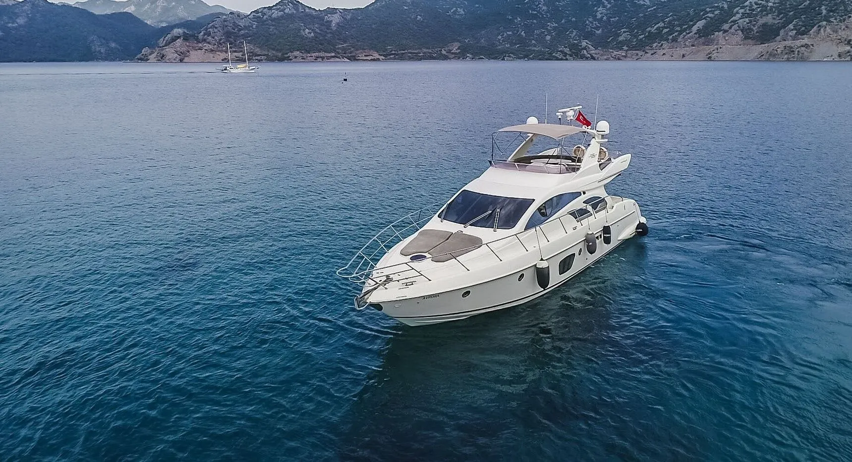 Charter a 17.5m Motor Yacht Azimut 55 in Bodrum - Fotoğraf 4