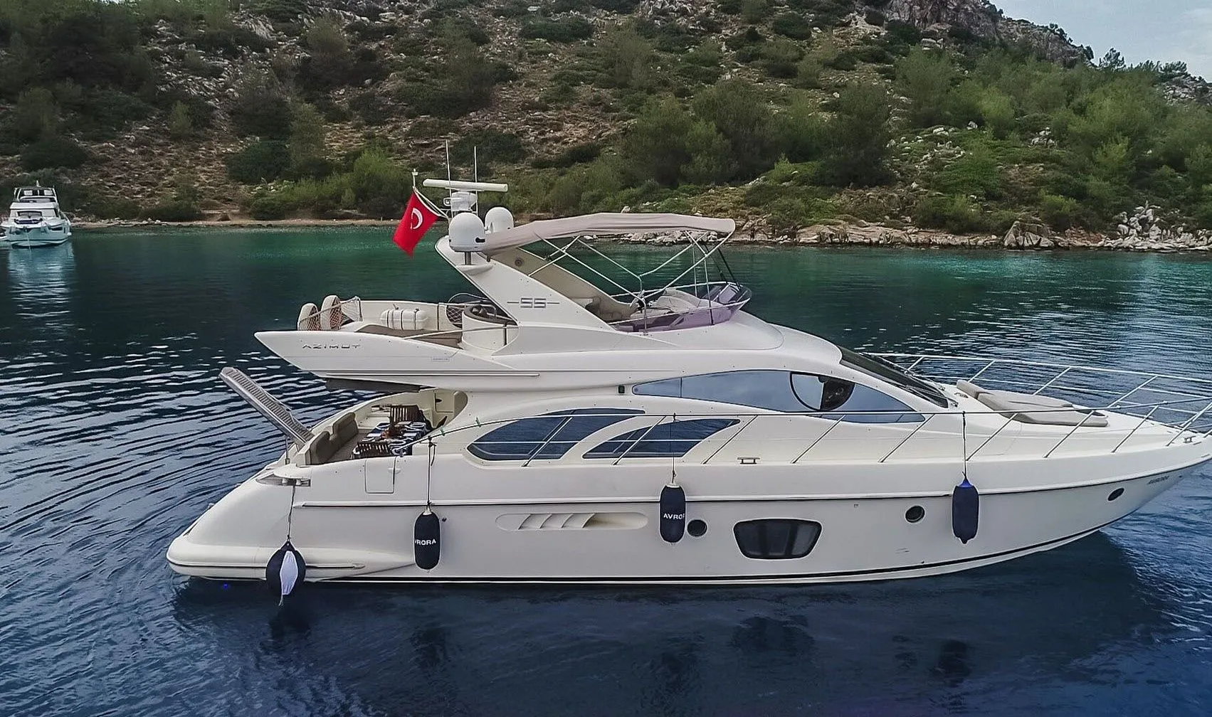 Charter a 17.5m Motor Yacht Azimut 55 in Bodrum - Fotoğraf 1
