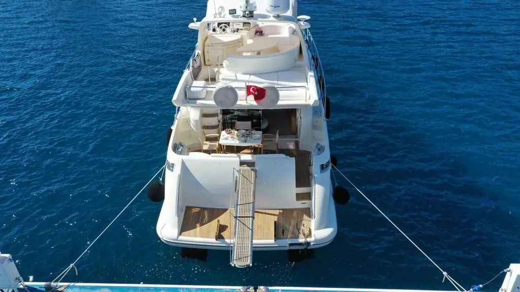 Rent a 18.5m Motor Yacht Azimut 55 in Marmaris - Fotoğraf 4