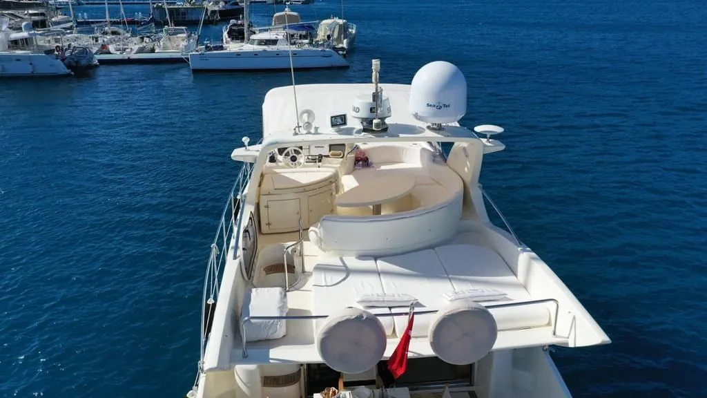 Rent a 18.5m Motor Yacht Azimut 55 in Marmaris - Fotoğraf 5