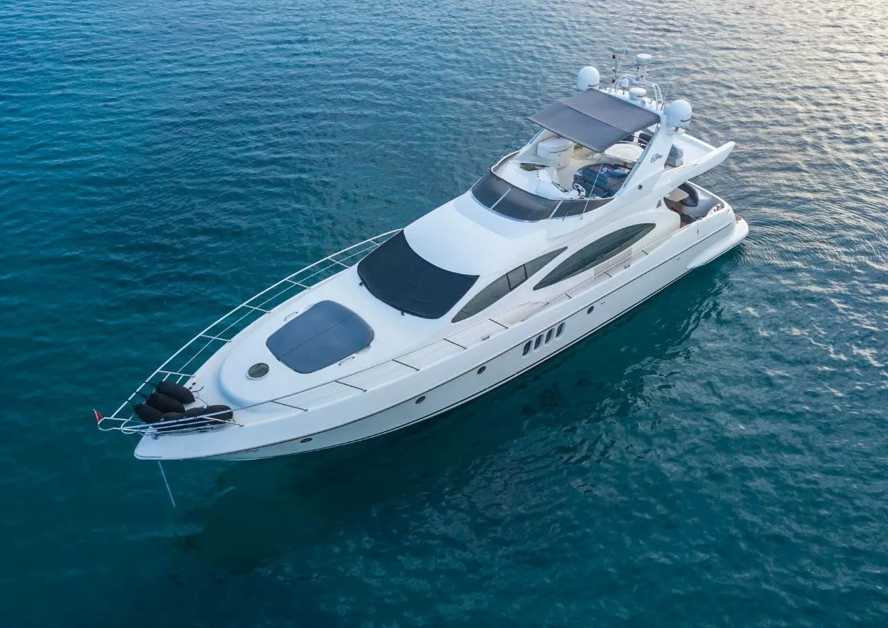 Destiny Azimut 72: Konforlu Flybridge Keyfi - Fotoğraf 1