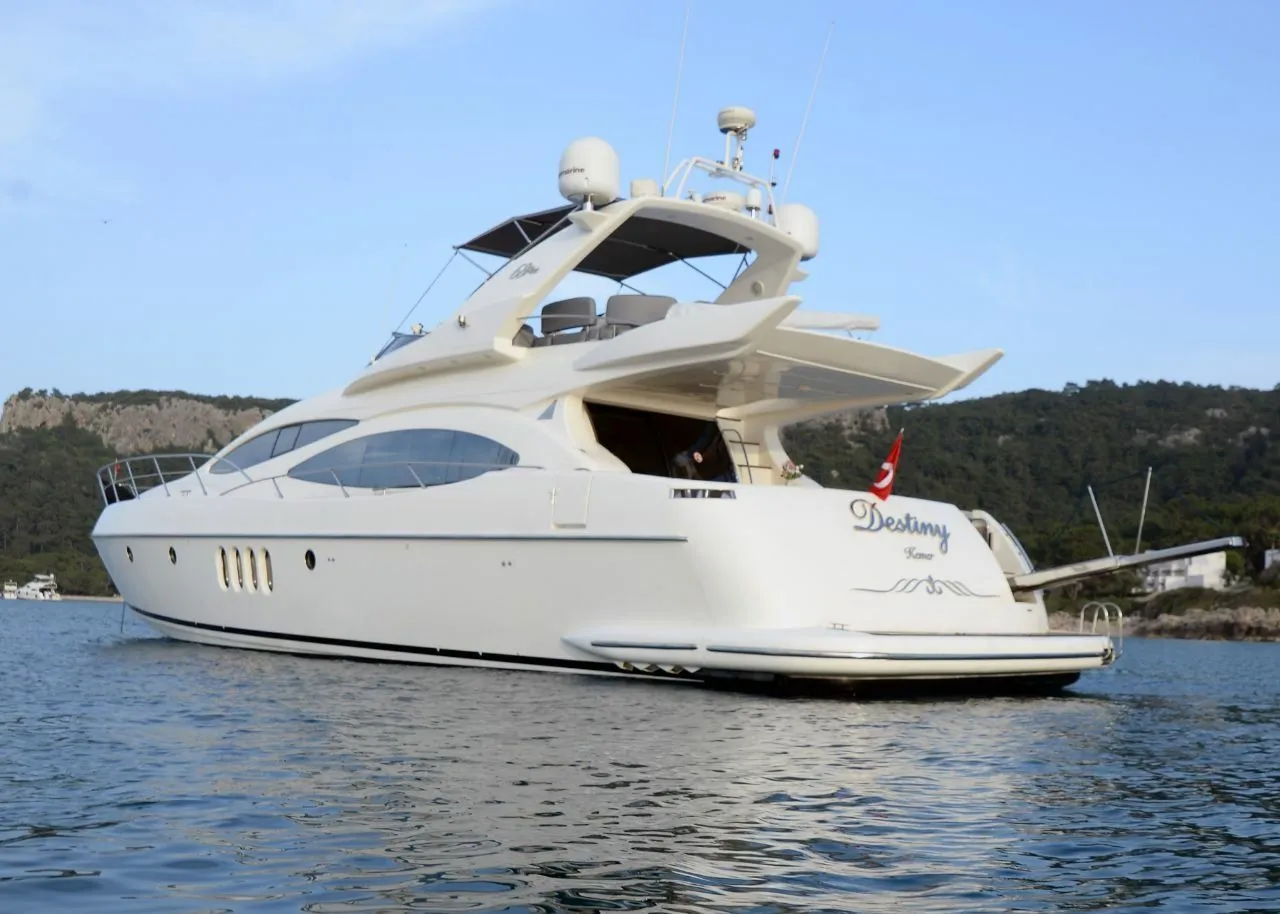 Destiny Azimut 72: Konforlu Flybridge Keyfi - Fotoğraf 4