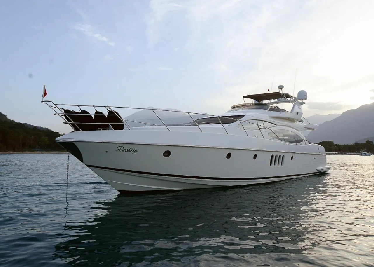 Destiny Azimut 72: Konforlu Flybridge Keyfi - Fotoğraf 5