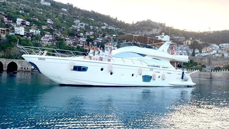 Azimut Ibiza 75: Konfor ve Macera Bir Arada - Fotoğraf 1