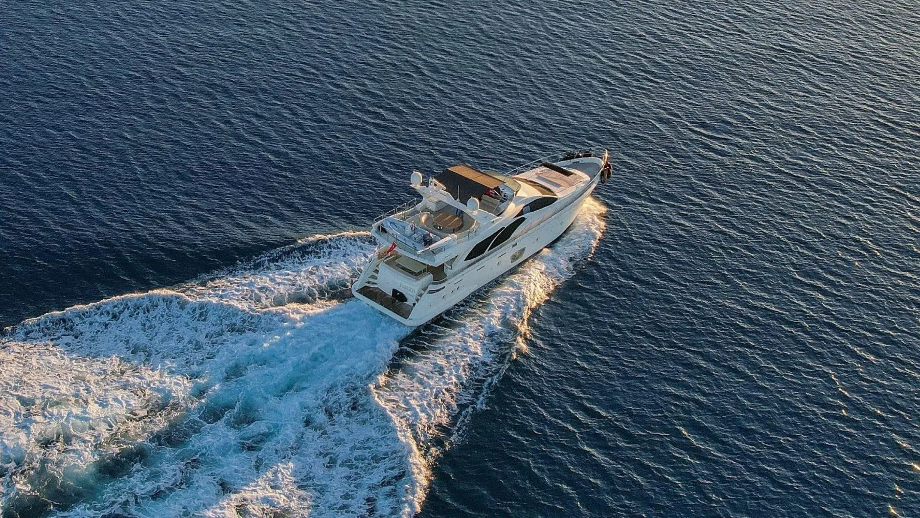 Charter a 23m Motor Yacht Azimut 75 in Bodrum - Fotoğraf 4