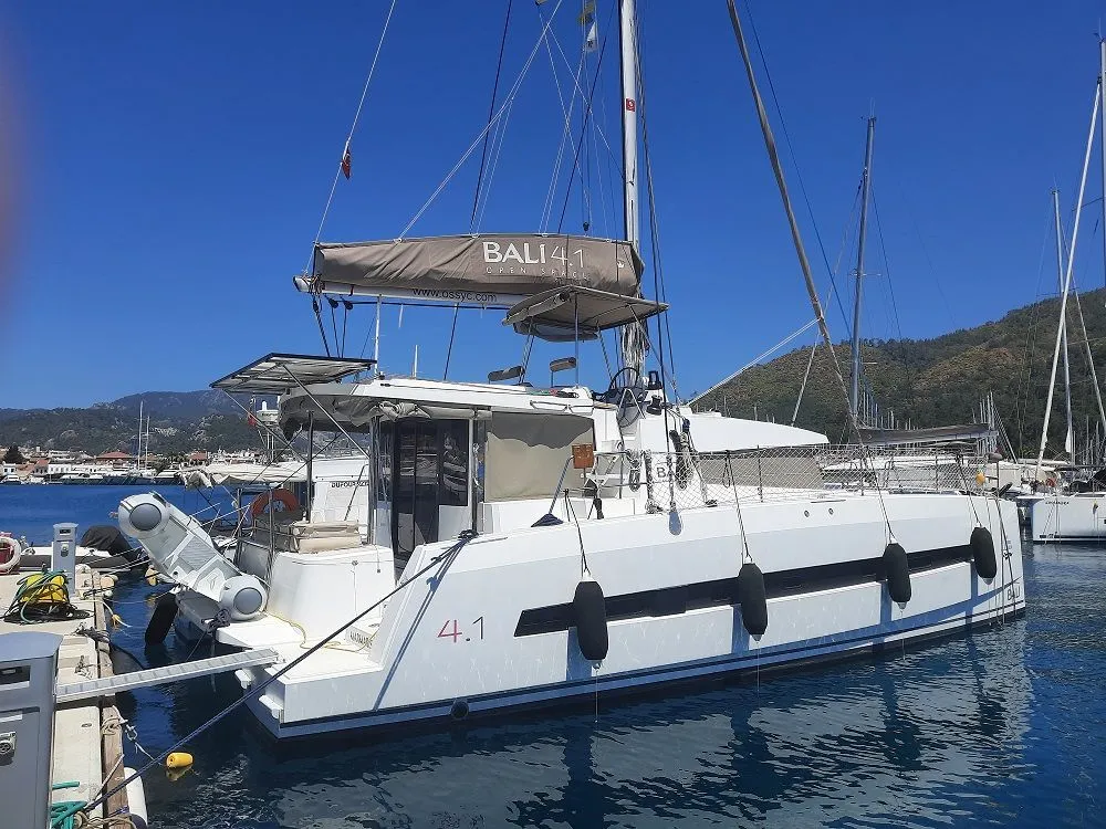 Explore Marmaris on a 12.37m Bali 4.1 Catamaran Rental - Fotoğraf 1