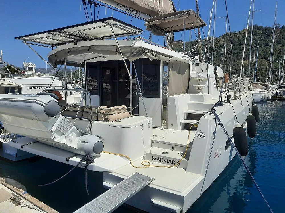 Explore Marmaris on a 12.37m Bali 4.1 Catamaran Rental - Fotoğraf 3
