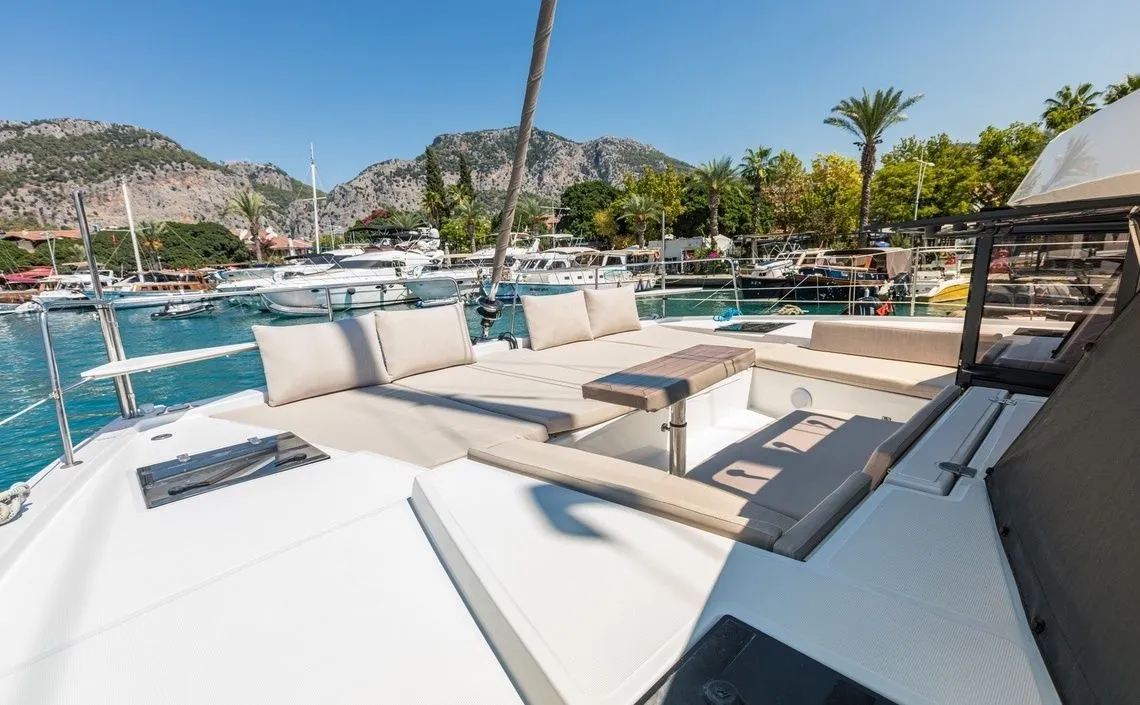 Charter a 12.85m Catamaran in Göcek - Fotoğraf 2
