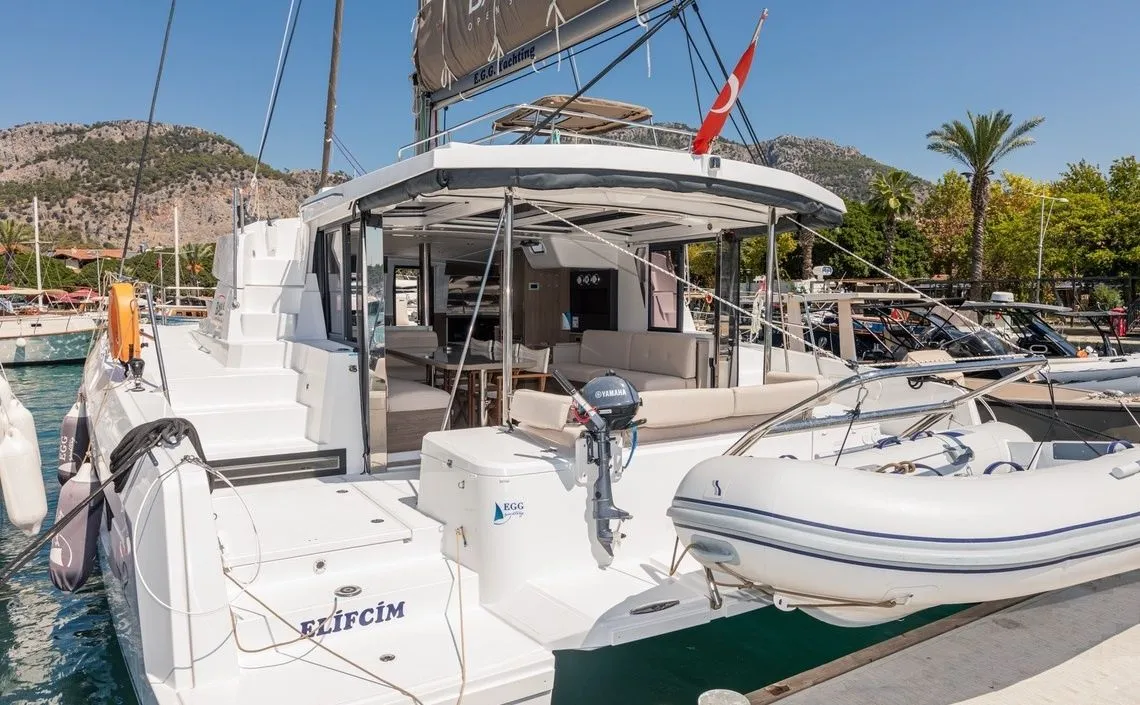 Charter a 12.85m Catamaran in Göcek - Fotoğraf 1