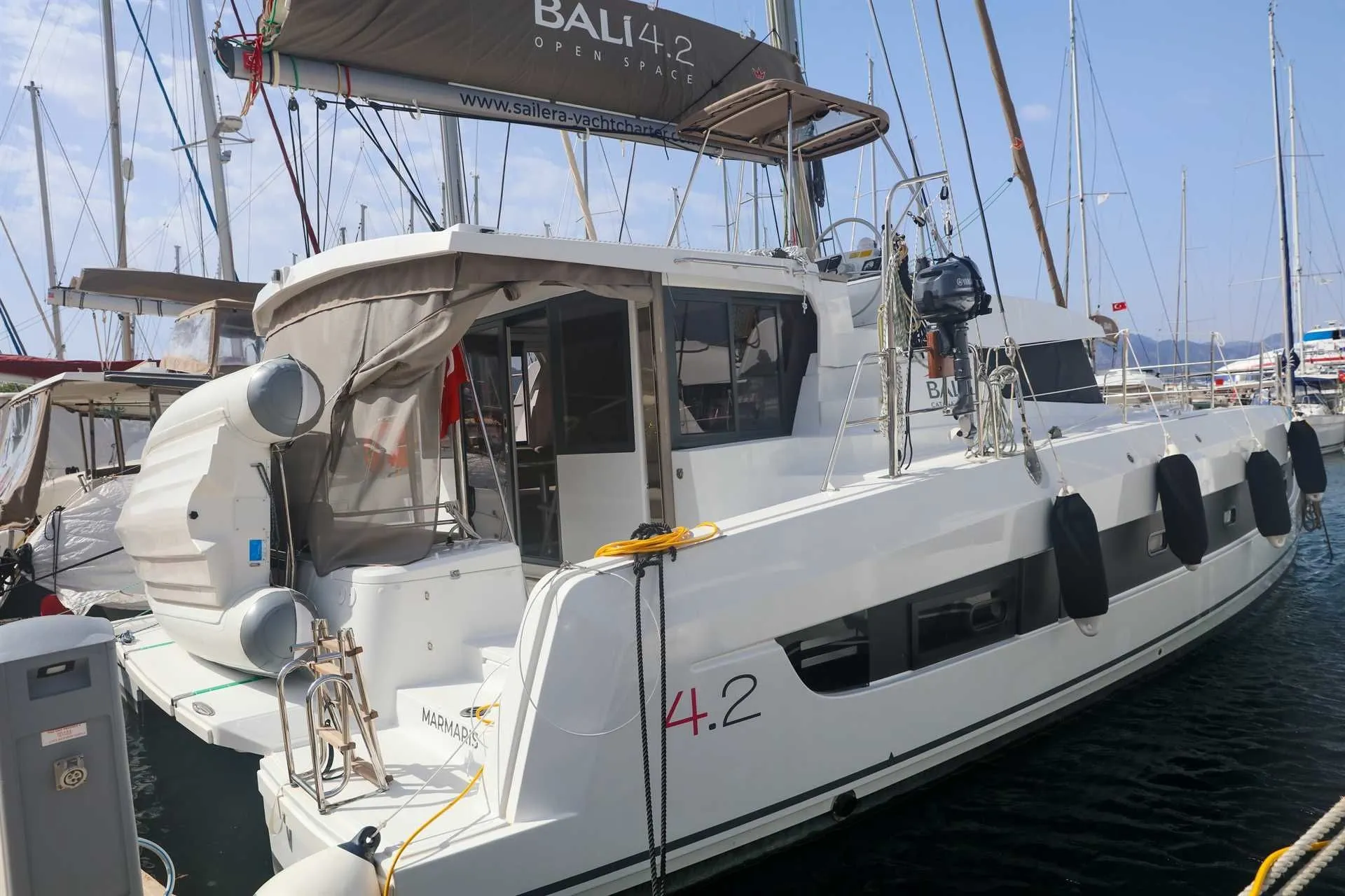 Charter a 12.85m Catamaran Bali 4.2 in Marmaris - Fotoğraf 1