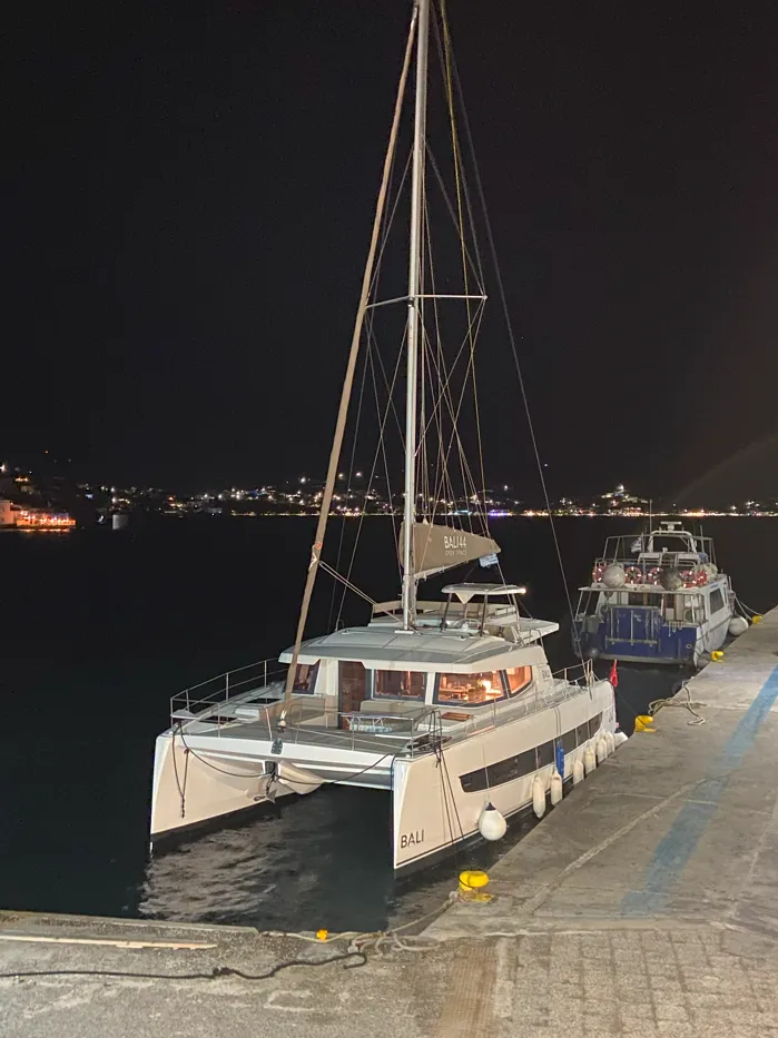 Rent a 13.09m Catamaran in Turgutreis - Fotoğraf 4