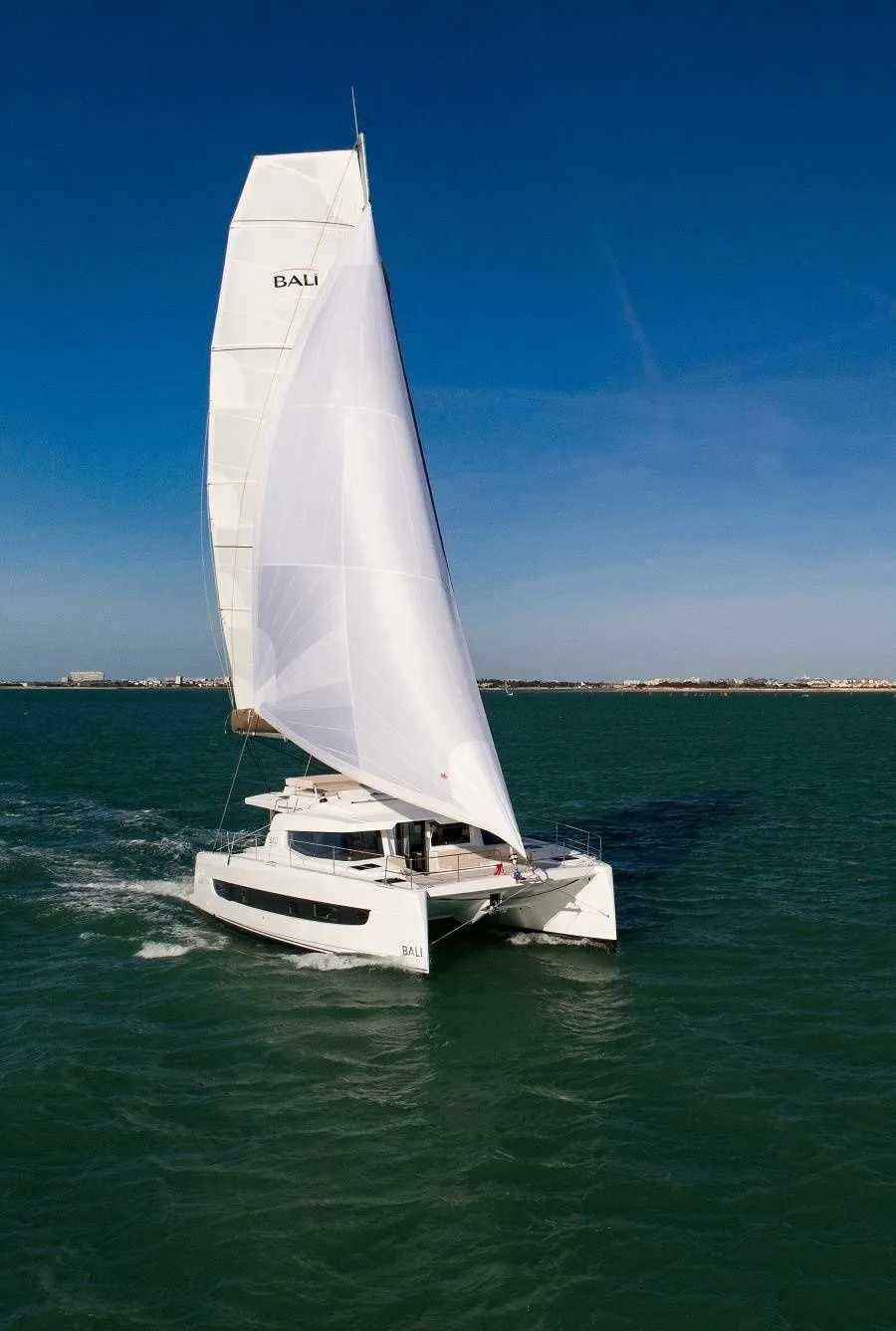 Rent a 13.5m Bali 4.4 Catamaran in Göcek - Fotoğraf 3