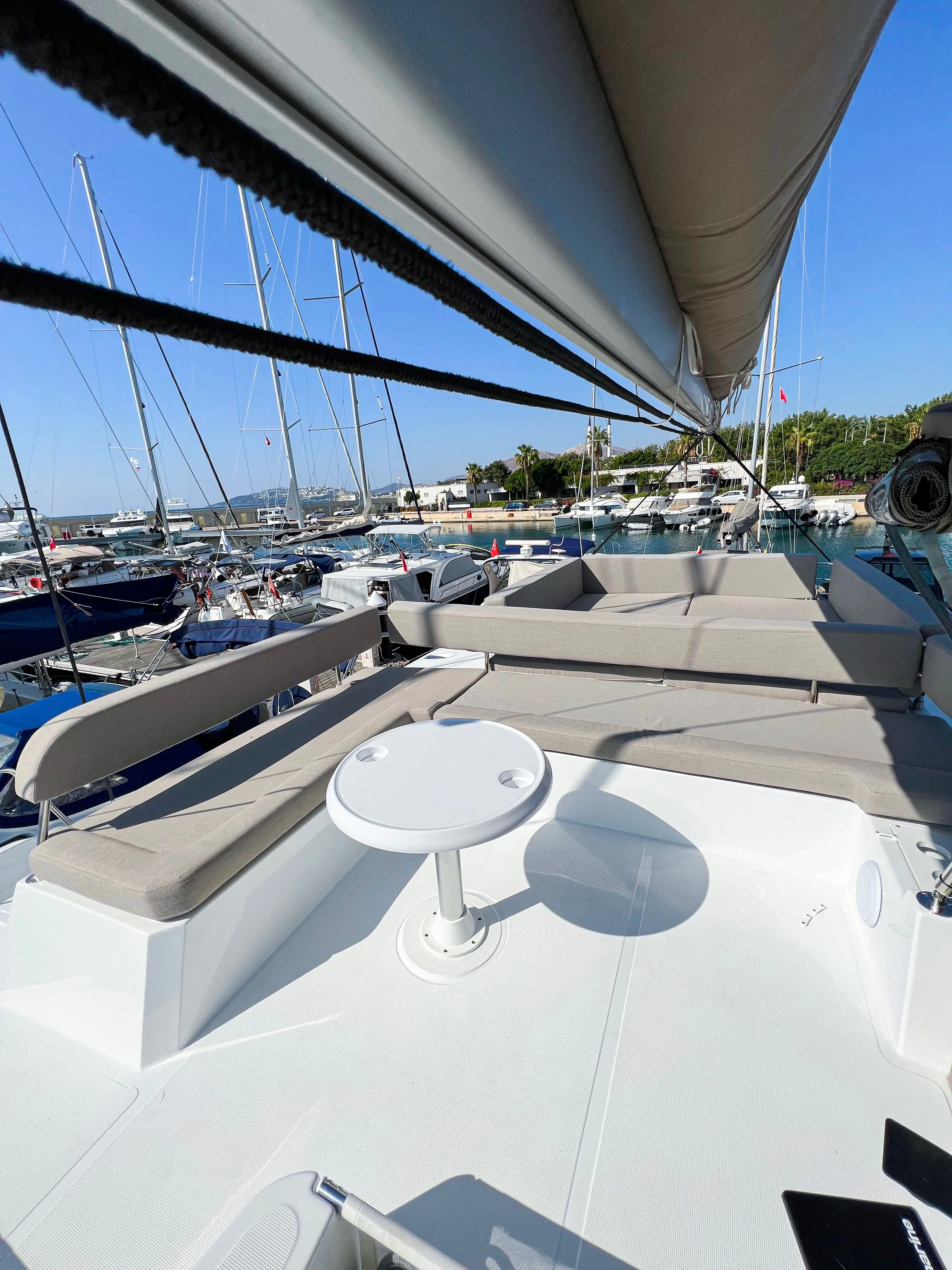 Rent a 13.75m Catamaran Bali 4.4 in Göcek - Fotoğraf 5