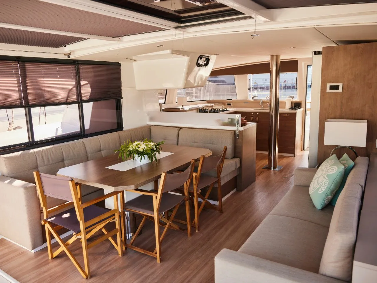 Ediba Libra A: Spacious, Climate-Controlled Catamaran - Fotoğraf 5