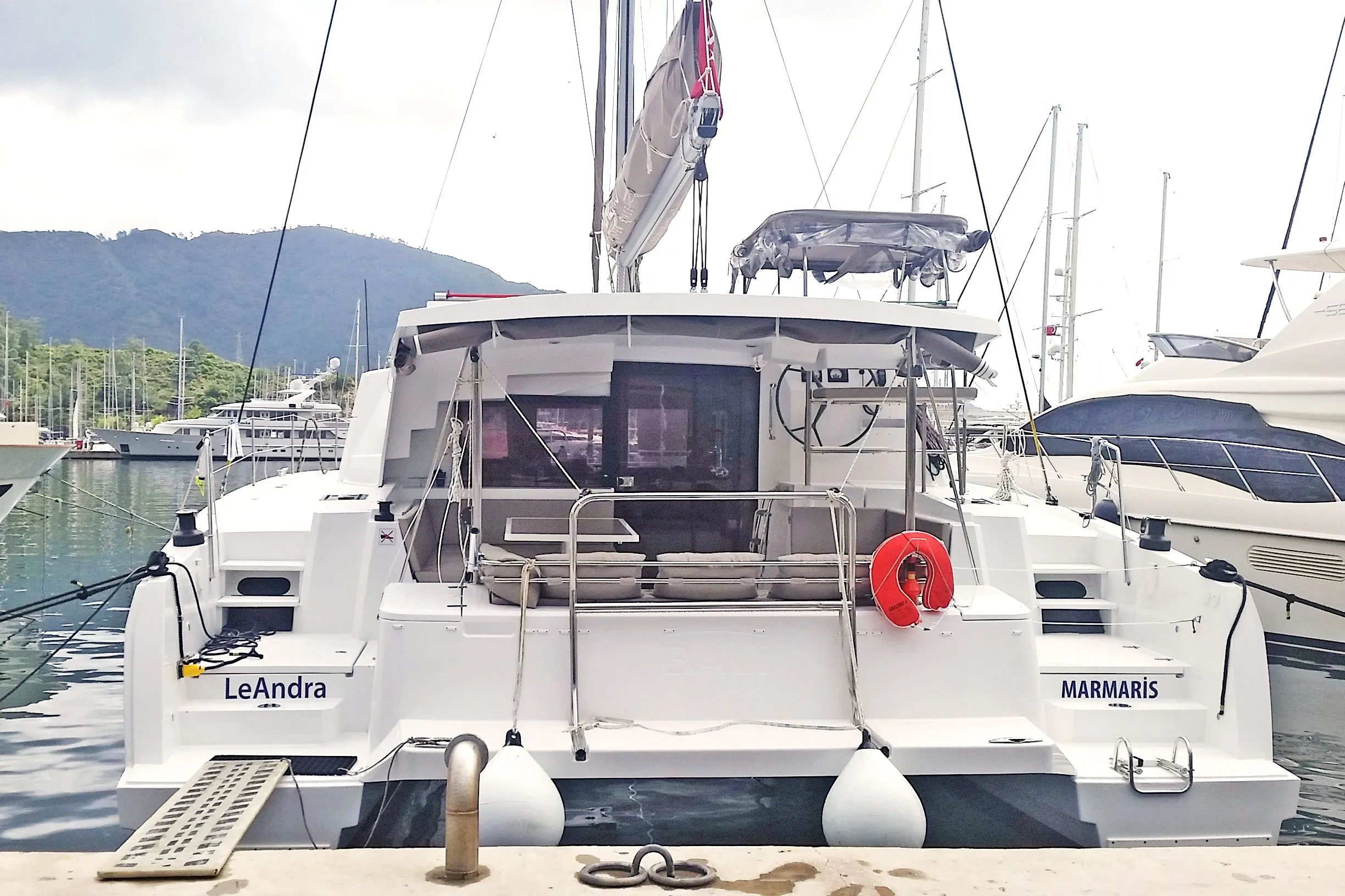 Orhaniye Kiralık 5 Kabinli 13.6m Katamaran - Fotoğraf 1