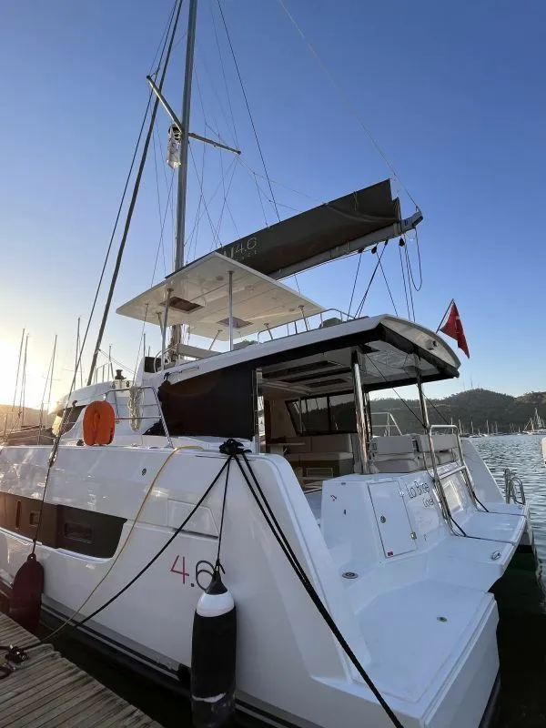 Explore Fethiye on a 14.28m Rental Catamaran Bali 4.6 - Fotoğraf 1