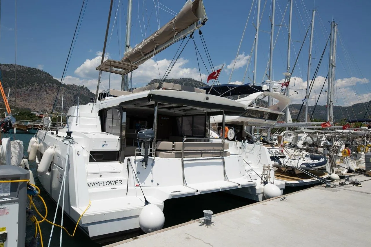 Explore Göcek on a 14.28m Rental Catamaran Bali 4.6 - Fotoğraf 1