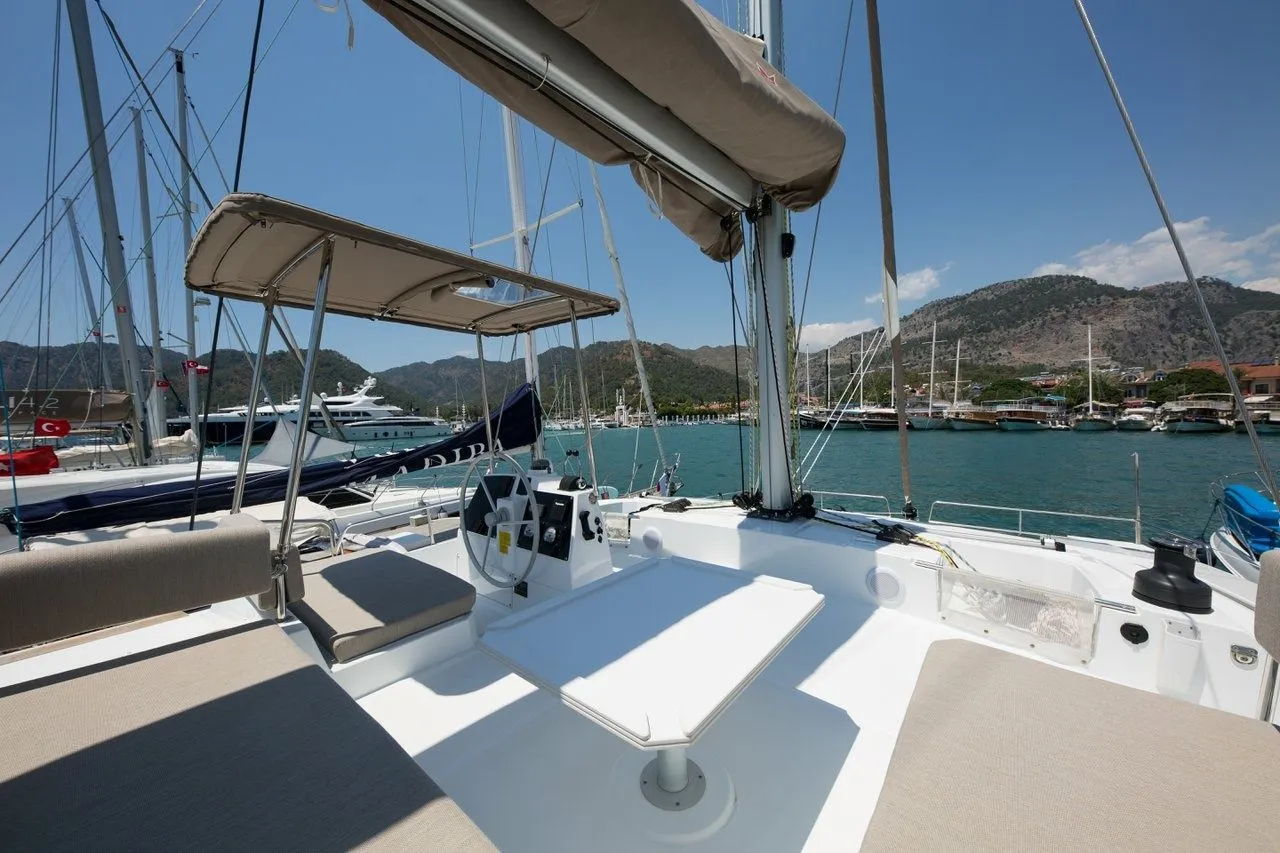 Explore Göcek on a 14.28m Rental Catamaran Bali 4.6 - Fotoğraf 3