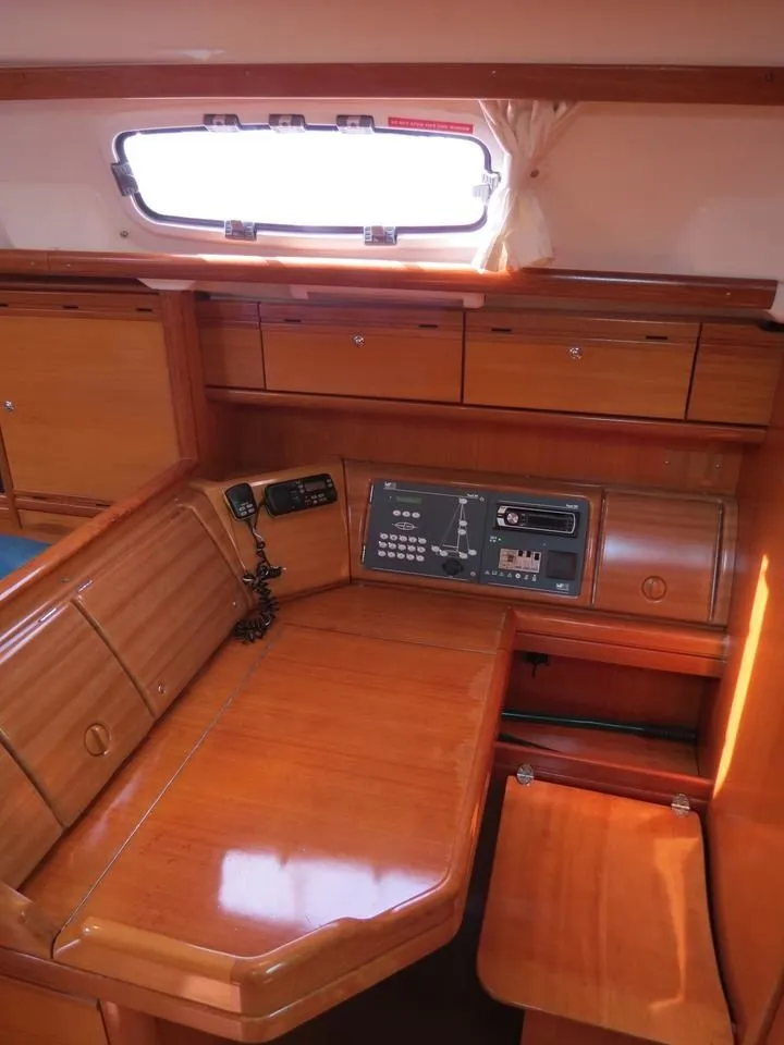Rent a 12.99m Bavaria 42 Cruiser Sailing Yacht in Göcek - Fotoğraf 5