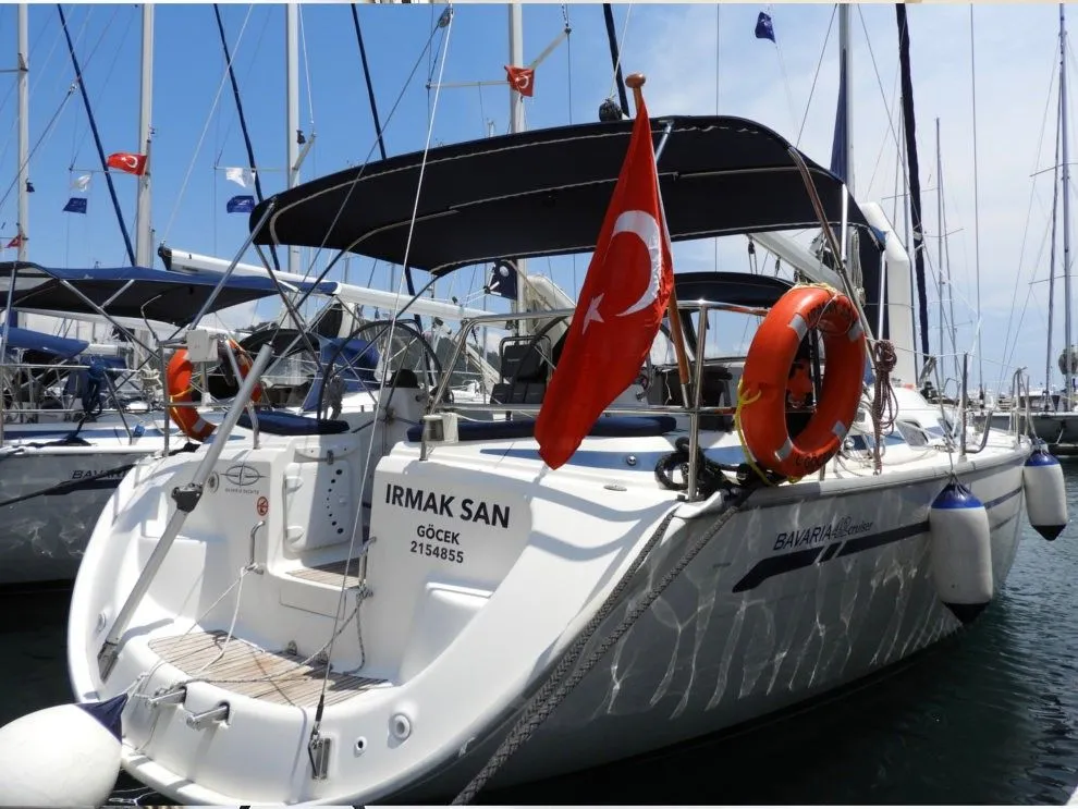 Rent a 12.99m Bavaria 42 Cruiser Sailing Yacht in Göcek - Fotoğraf 1