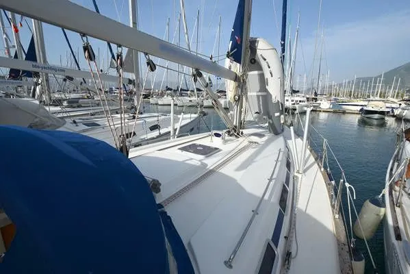 Charter a 13.95m Bavaria 44 Sailing Yacht in Fethiye - Fotoğraf 5