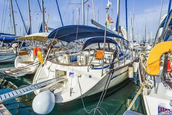 Charter a 13.95m Bavaria 44 Sailing Yacht in Fethiye - Fotoğraf 3